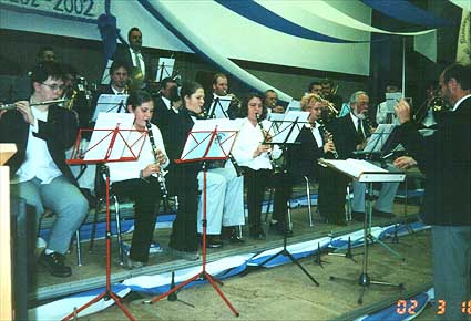 Der Musikverein Schneckenhausen er&ouml;ffnet mit City Treff v. Siegmund Goldhammer das Festkommers