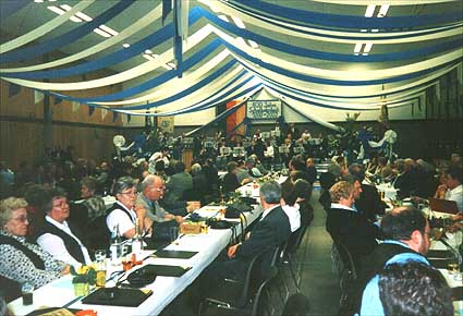 Blick in die vollbesetzte Sickingerhalle