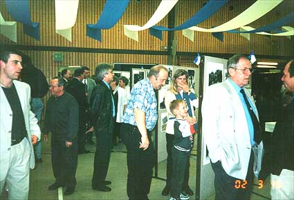 Gro&szlig;es Interesse fand die Ausstellung alter Fotos und alter Gebrauchsgegenst&auml;nde, zusammengetragen vom Arbeitskreis "Geschichtliche Entwicklung" 