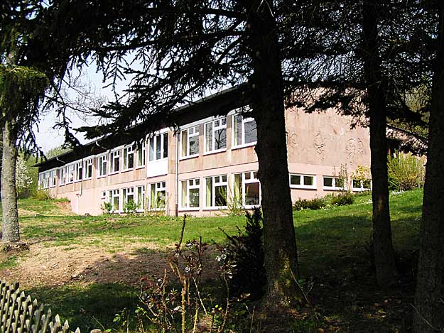 Grundschule am Reiserberg" in Schallodenbach, Felsstra&szlig;e