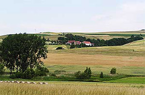 Blick auf den Wickelhof von der Landstra&szlig;e nach Schneckenhausen aus aufgenommen
